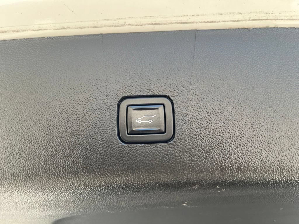 Used 2023 Chevrolet Traverse LT AWD/4WD image 12