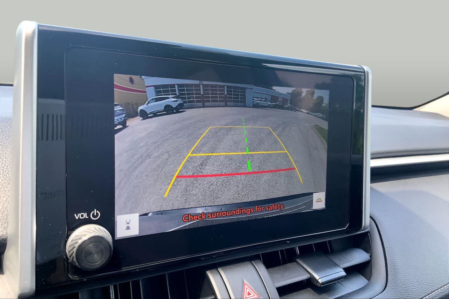 Used 2025 Toyota RAV4 XLE FWD image 50
