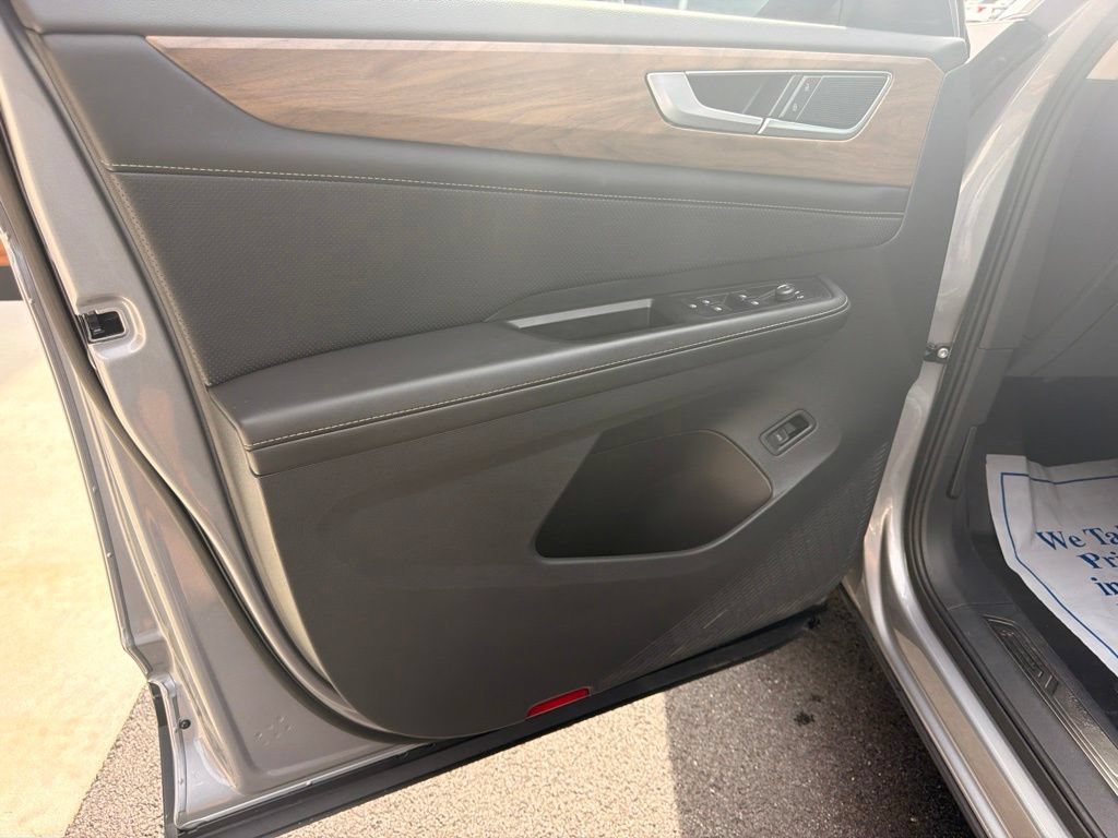 Used 2025 Volkswagen Atlas SE FWD image 10
