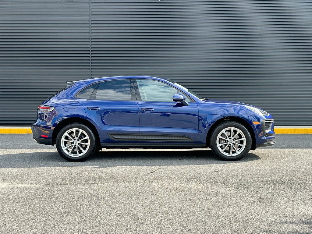 Certified 2024 Porsche Macan AWD/4WD image 8