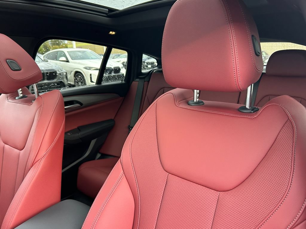 Used 2025 BMW X4 xDrive30i w/ M Sport Package AWD/4WD image 14
