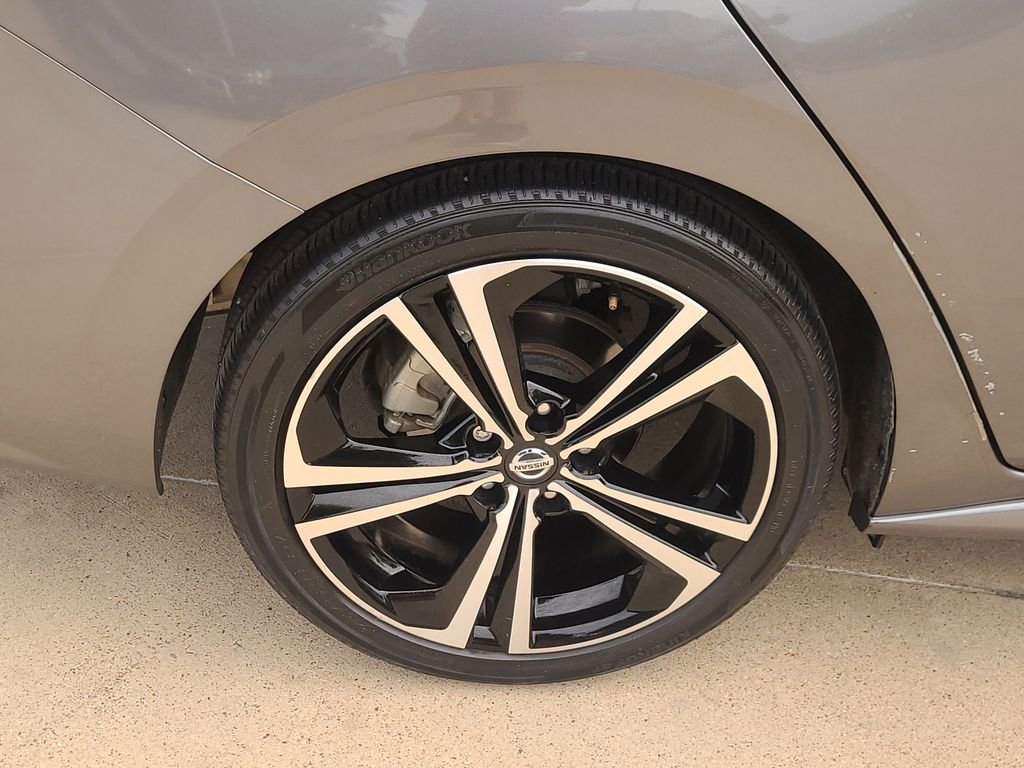Certified 2021 Nissan Sentra SR FWD image 6
