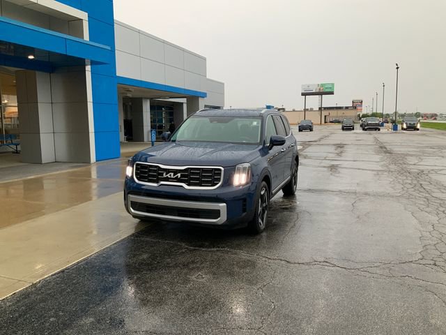 Used 2023 Kia Telluride S AWD/4WD image 2