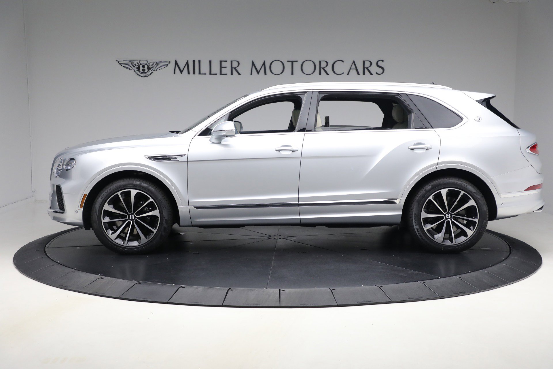 New 2025 Bentley Bentayga Extended Wheelbase image 2