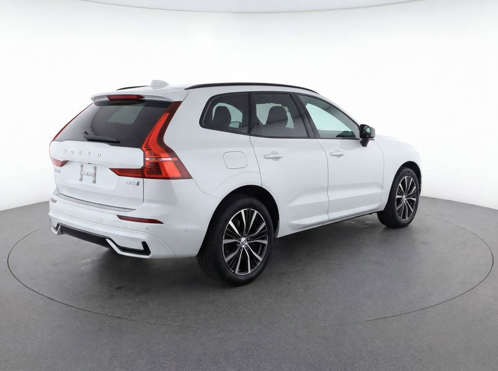 Used 2023 Volvo XC60 B5 Plus w/ Climate Package FWD image 4