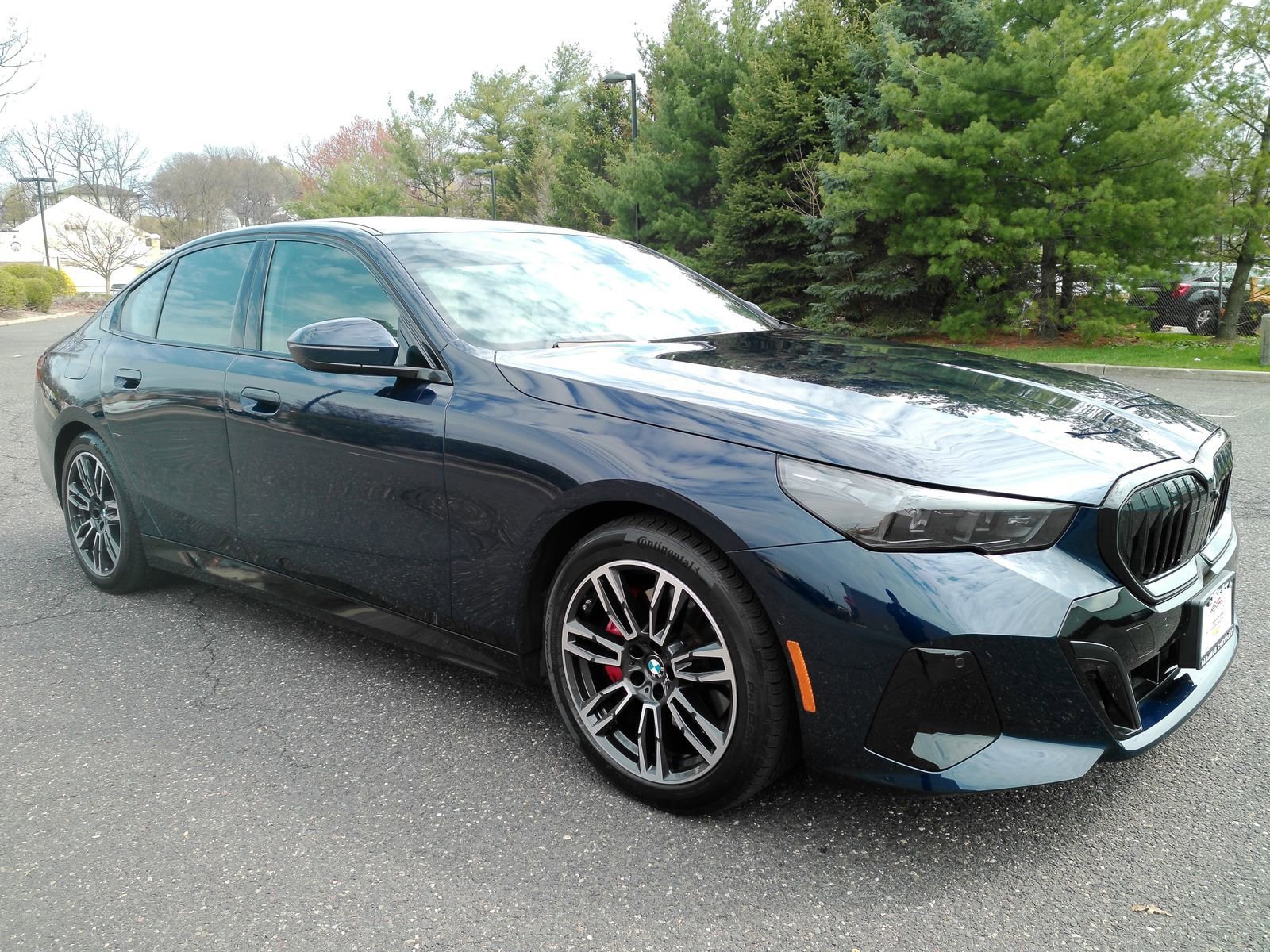 Used 2026 BMW 530i xDrive w/ M Sport Package AWD/4WD image 2