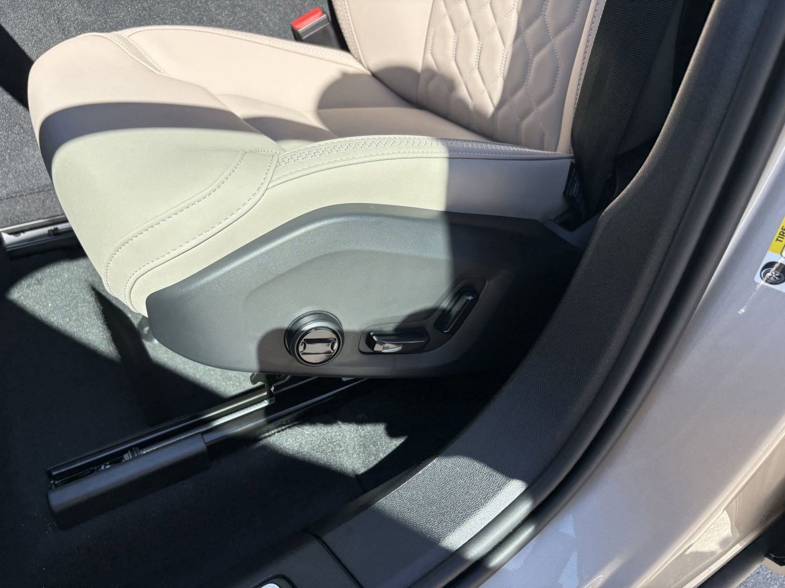 Used 2026 Volvo XC60 B5 Core w/ Climate Package image 13