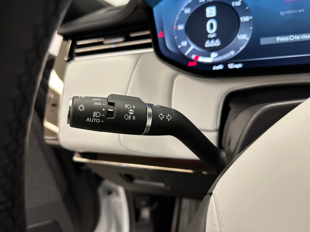 Used 2025 Land Rover Range Rover Sport SE image 19