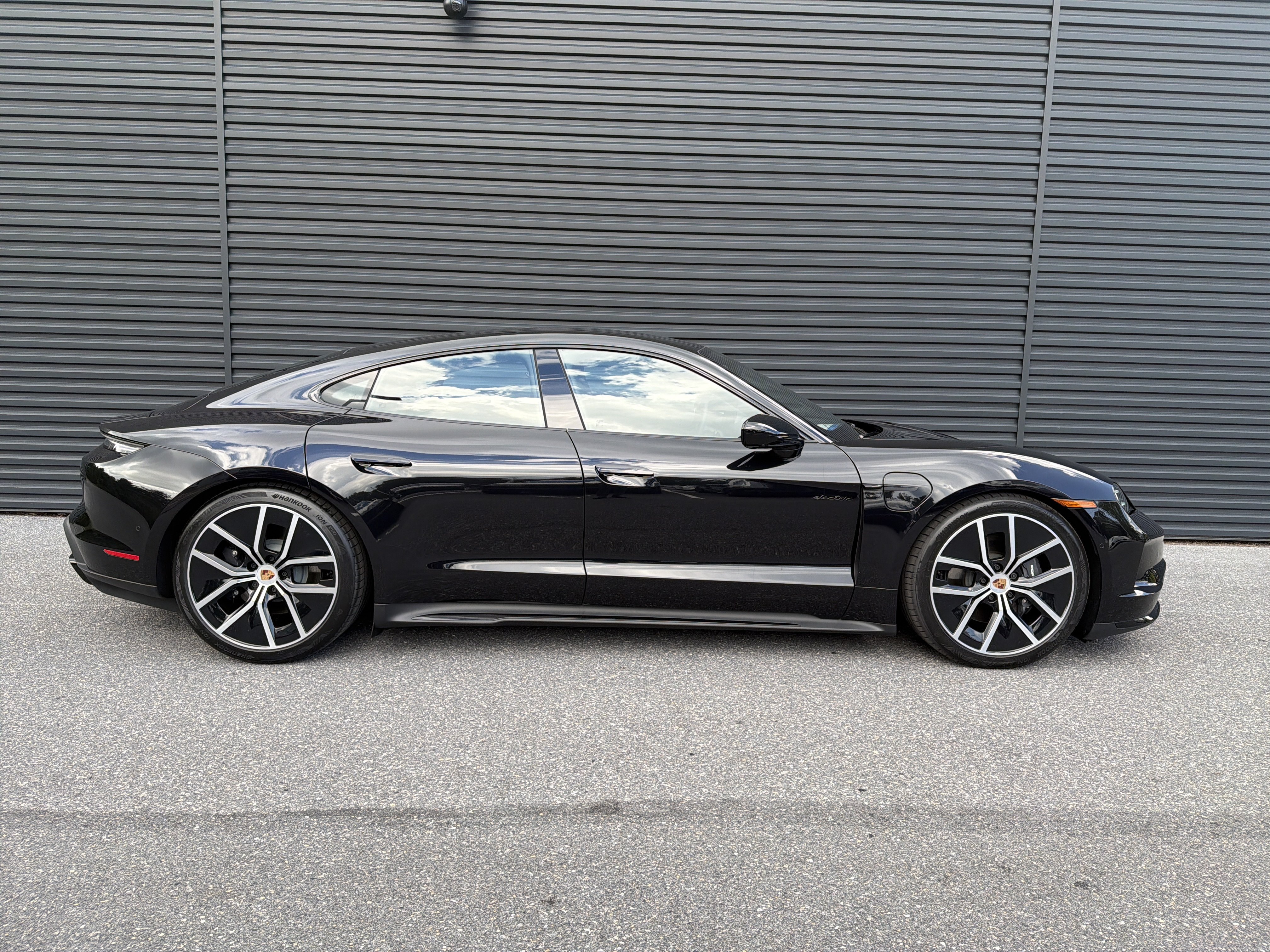 New 2026 Porsche Taycan RWD image 7