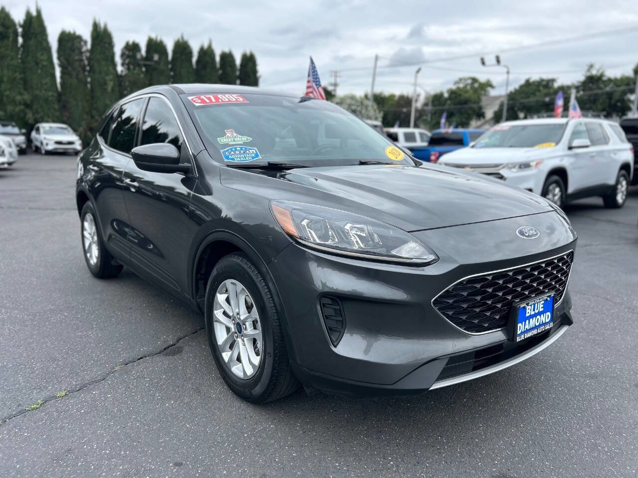 Used 2020 Ford Escape SE FWD image 1