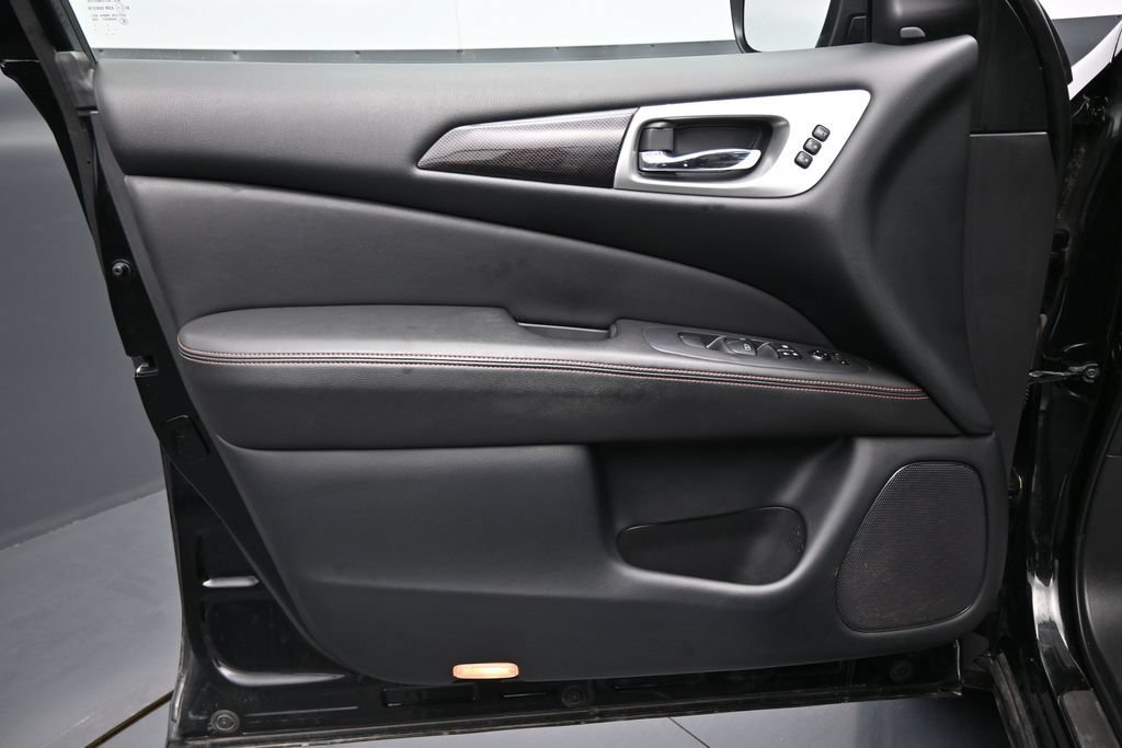 Used 2020 Nissan Pathfinder SL AWD/4WD image 10
