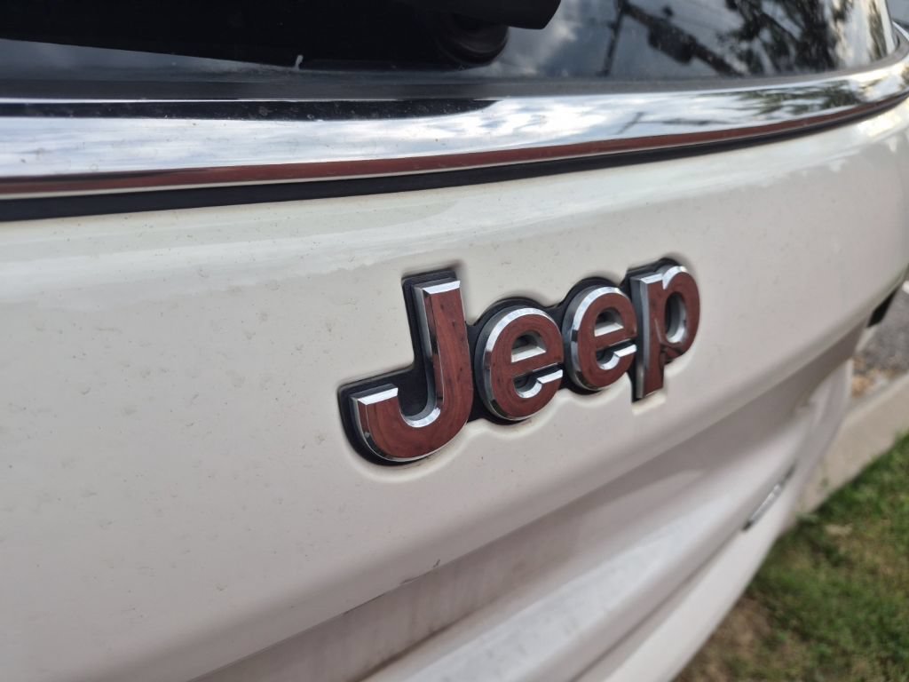 Used 2018 Jeep Compass Latitude FWD image 9