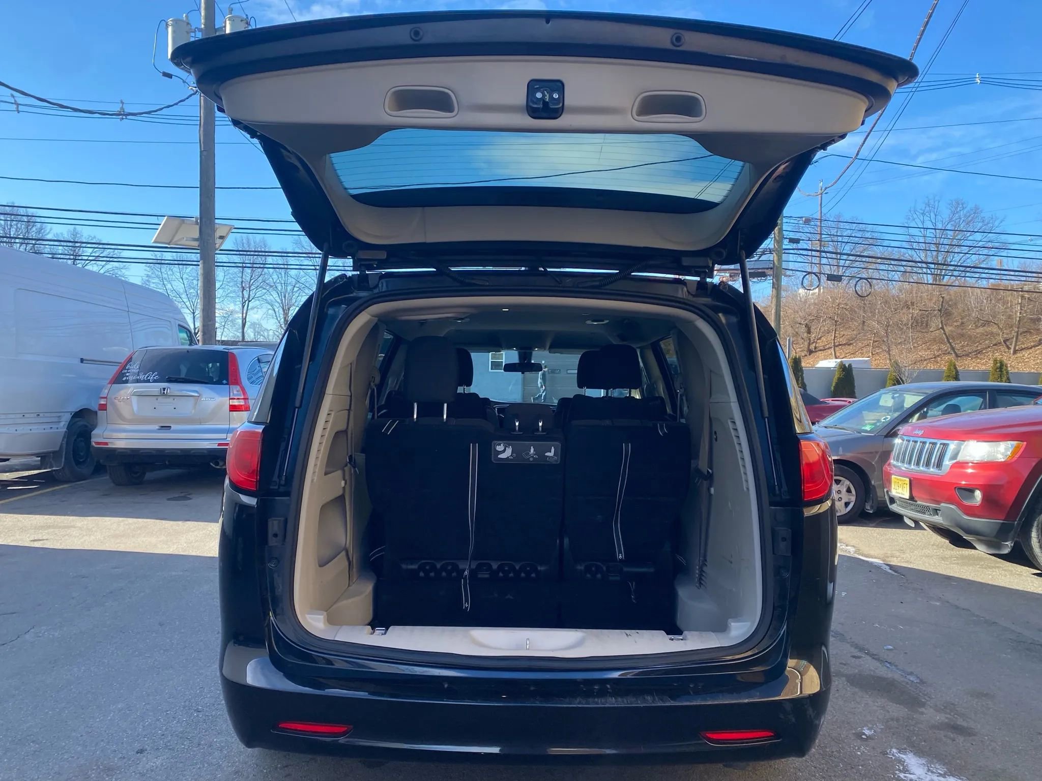 Used 2020 Chrysler Voyager LX w/ Cold Weather Group image 9