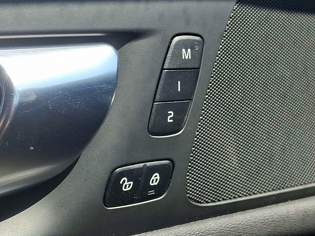 Used 2025 Volvo V60 B5 Cross Country Plus image 27