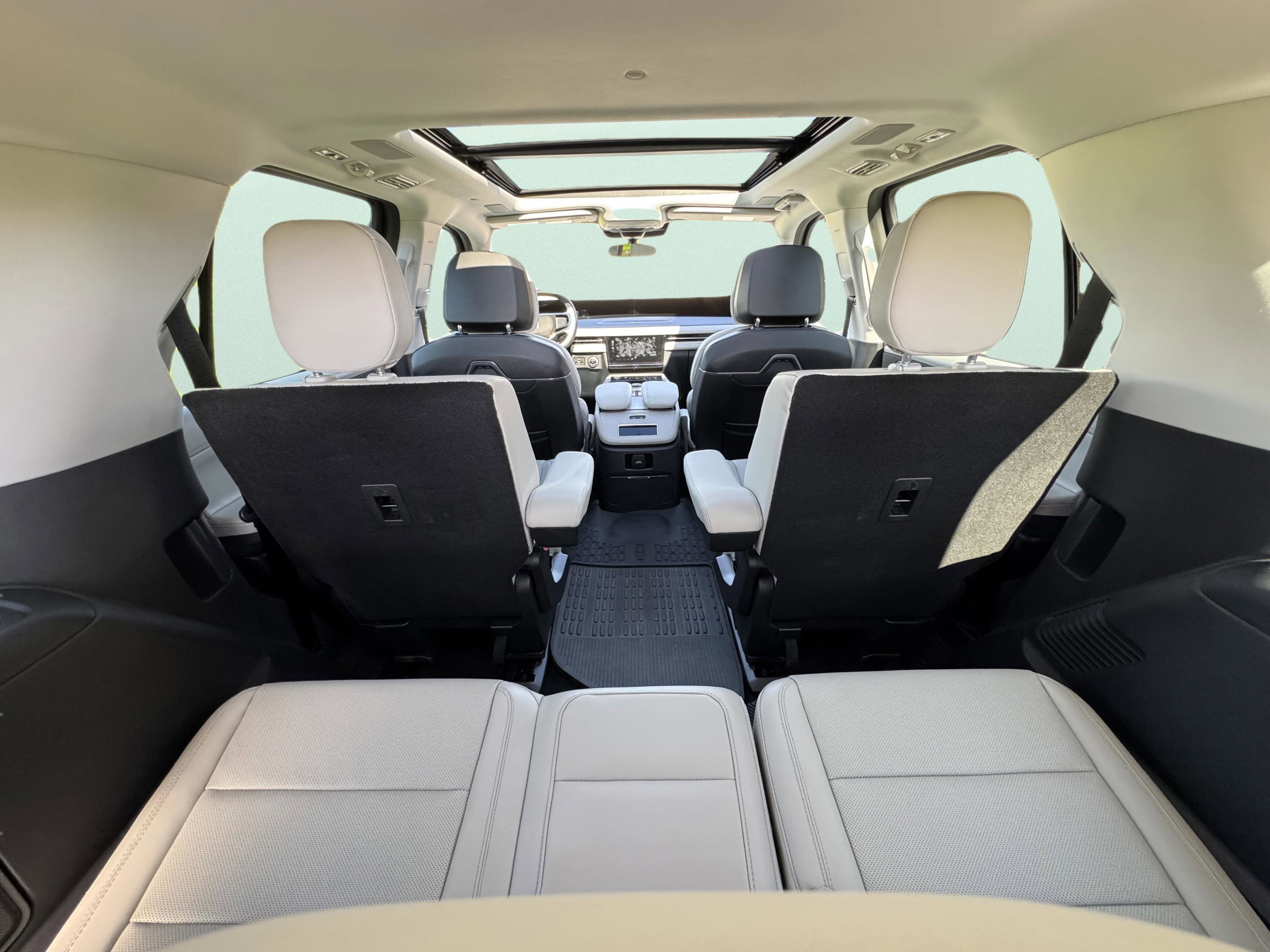 Used 2025 Lincoln Navigator Reserve AWD/4WD image 26