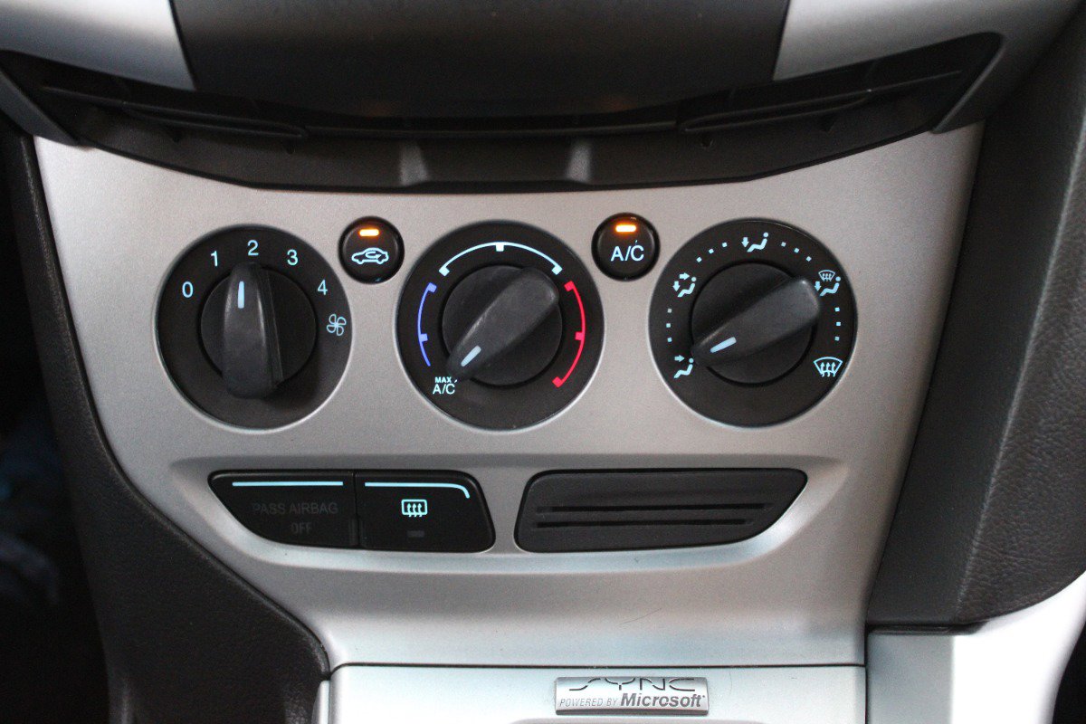 Used 2012 Ford Focus SE FWD image 19