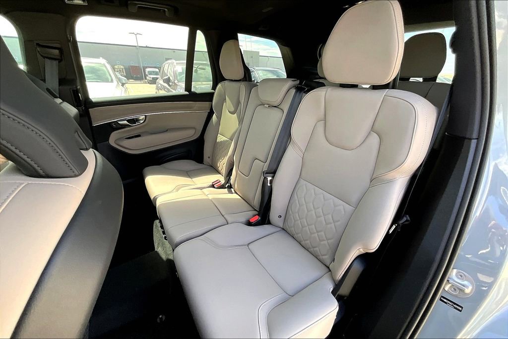 New 2026 Volvo XC90 B6 Plus w/ Protection Package Premier image 18