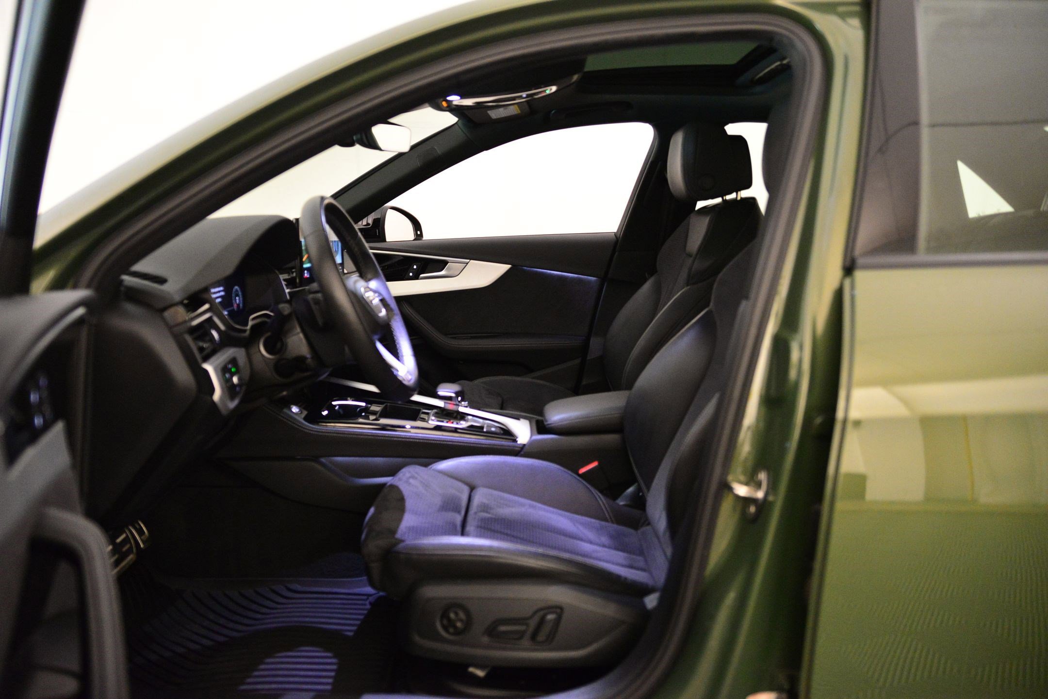 Used 2023 Audi A4 2.0T Premium Plus w/ Premium Plus Package image 26