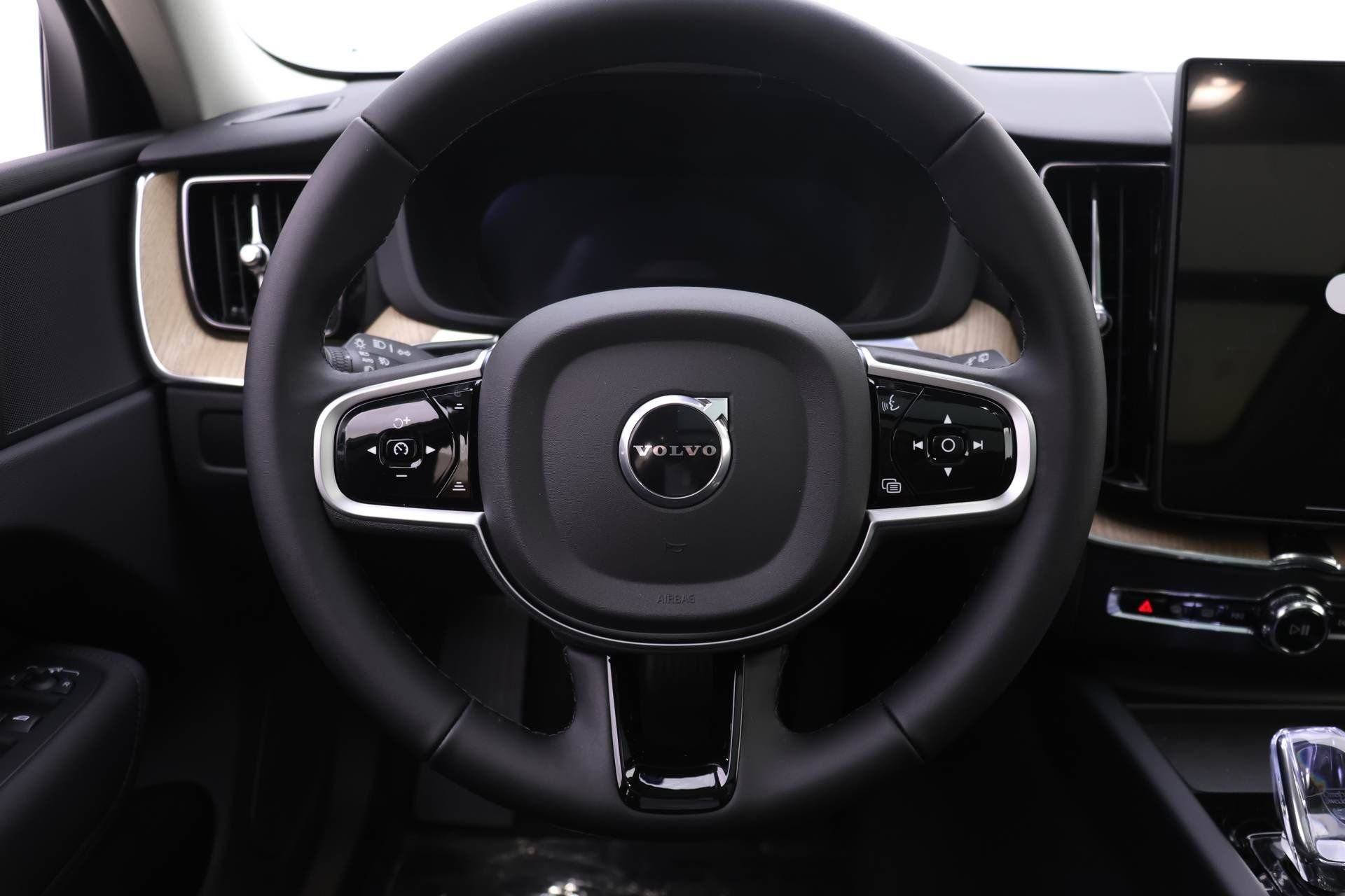 New 2026 Volvo XC60 T8 Plus w/ Protection Package Premier image 13