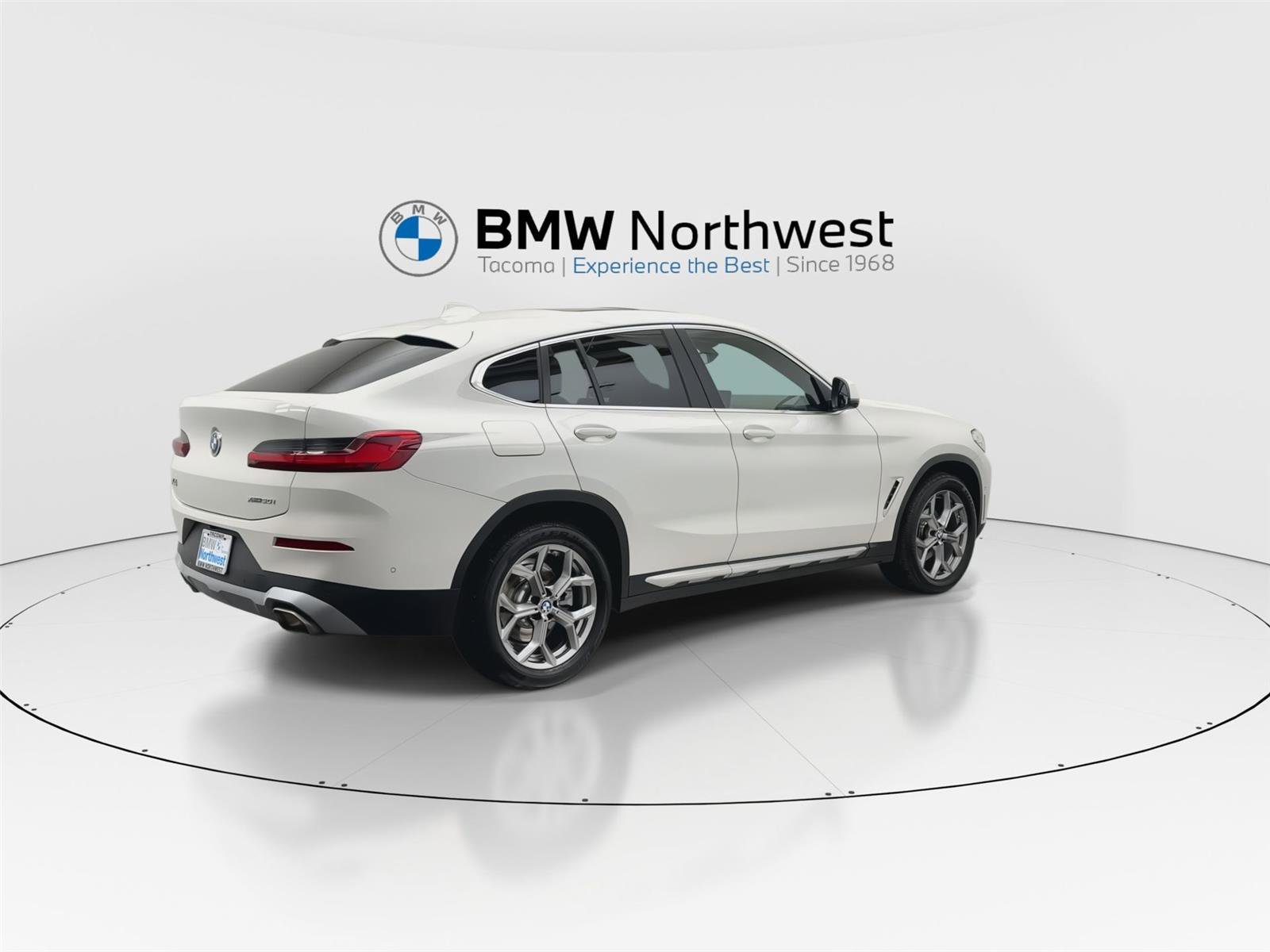 Used 2024 BMW X4 xDrive30i w/ Premium Package image 3
