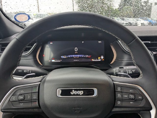 Used 2025 Jeep Grand Cherokee Laredo X RWD image 29