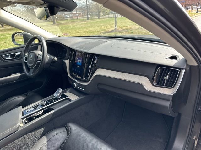 Used 2022 Volvo XC60 B5 Inscription FWD image 28
