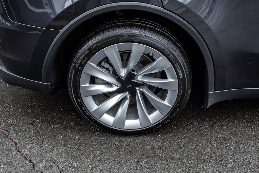Used 2026 Tesla Model Y AWD image 5