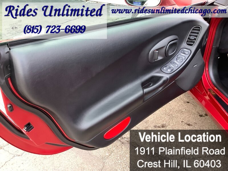 Used 2004 Chevrolet Corvette Coupe w/ Roof Package RWD image 17