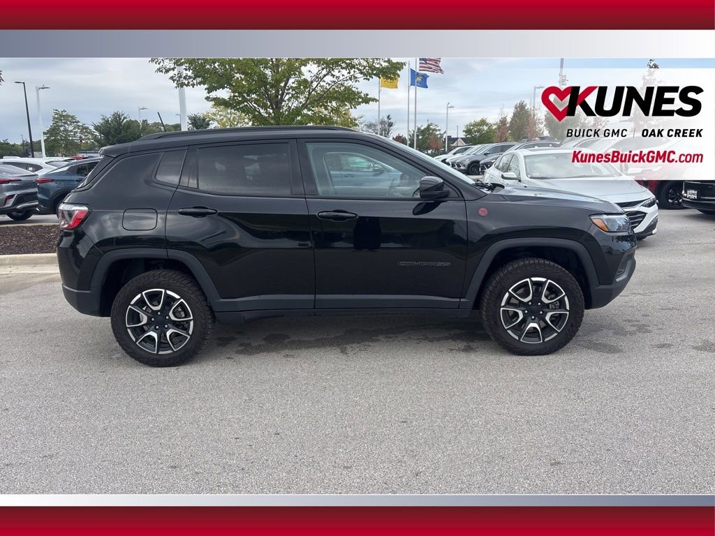 Used 2024 Jeep Compass Trailhawk image 4