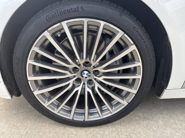 Used 2021 BMW 750i xDrive image 28