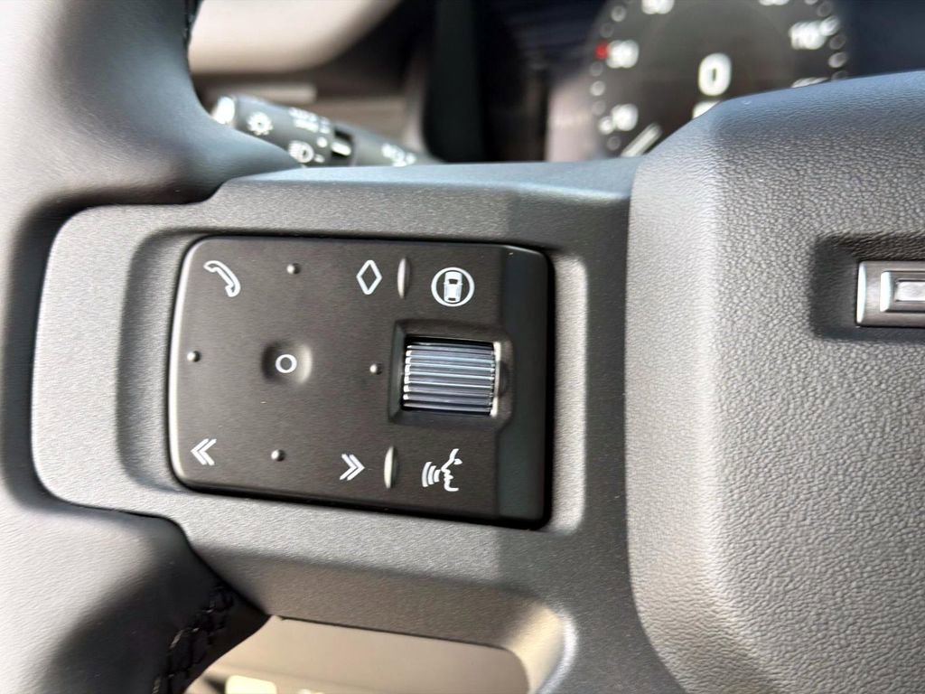 New 2026 Land Rover Defender 110 X-Dynamic SE image 33