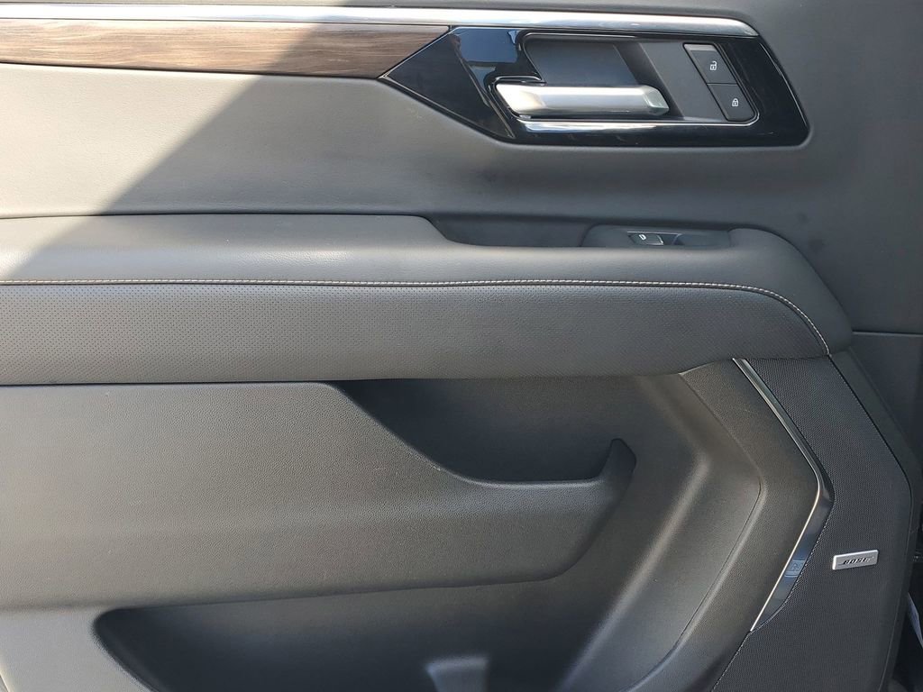 Certified 2025 Chevrolet Suburban Premier image 43