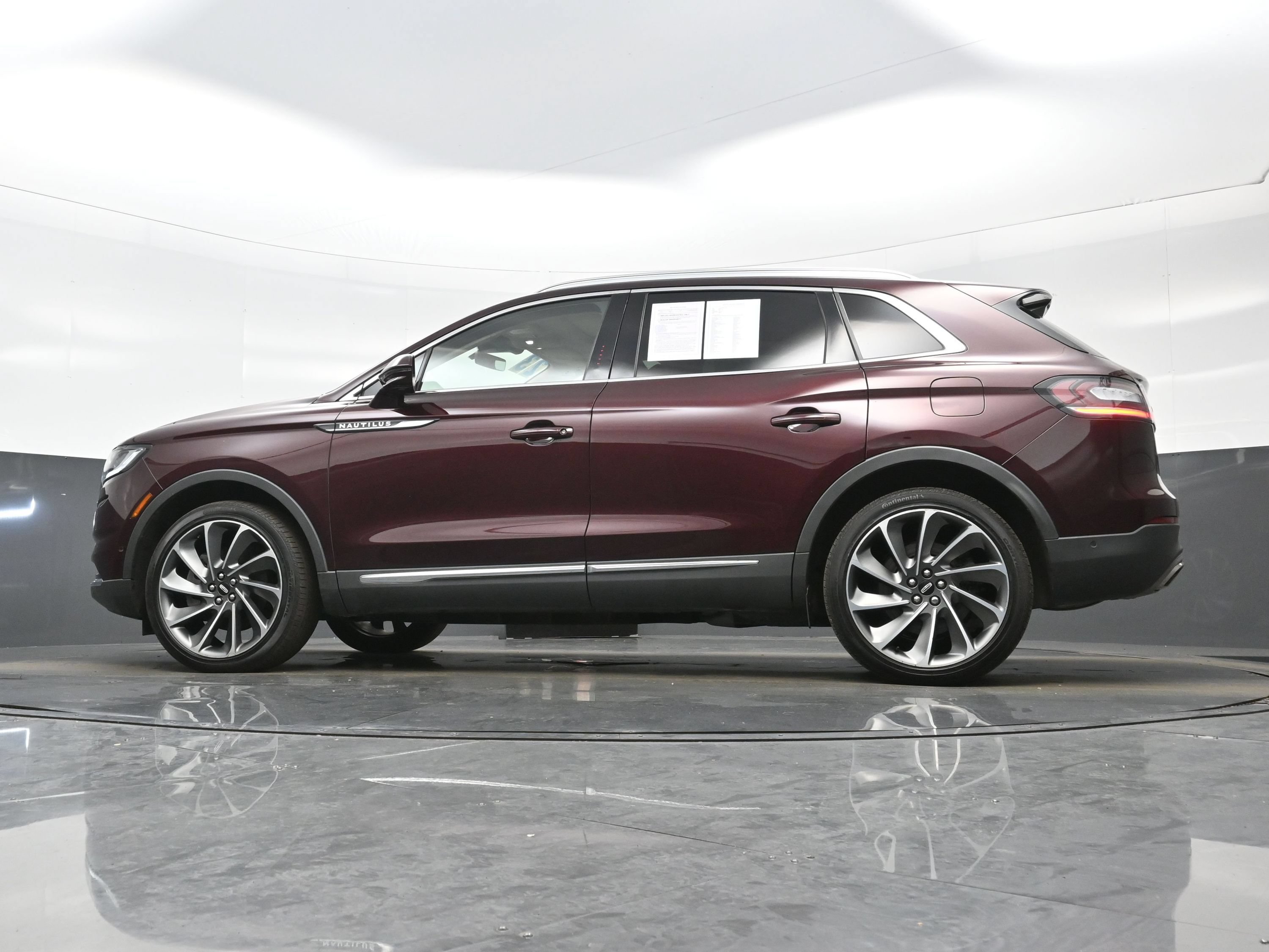 Used 2023 Lincoln Nautilus Reserve w/ Equipment Group 202A AWD/4WD image 27