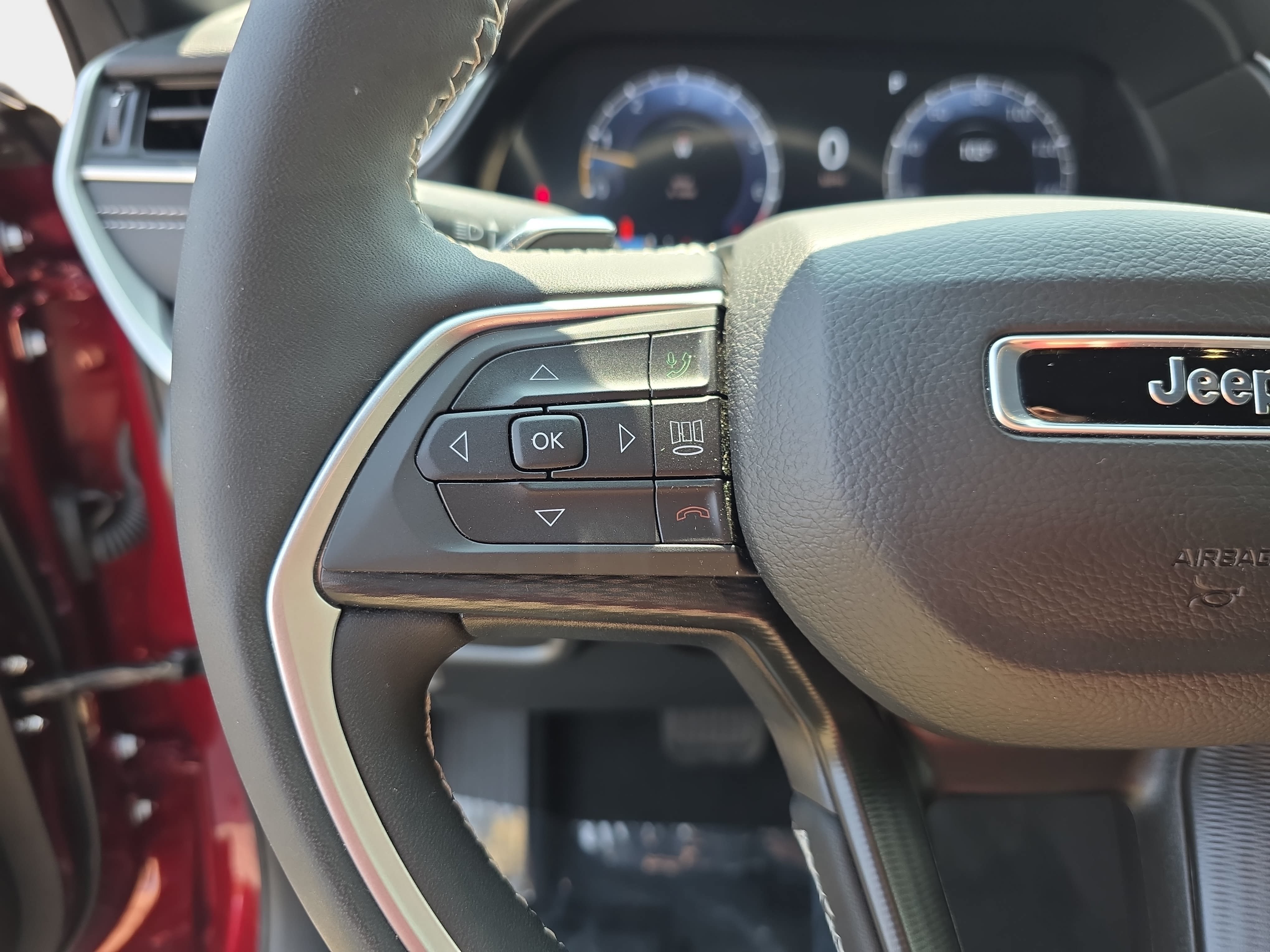 Certified 2025 Jeep Grand Cherokee L Laredo AWD/4WD image 15