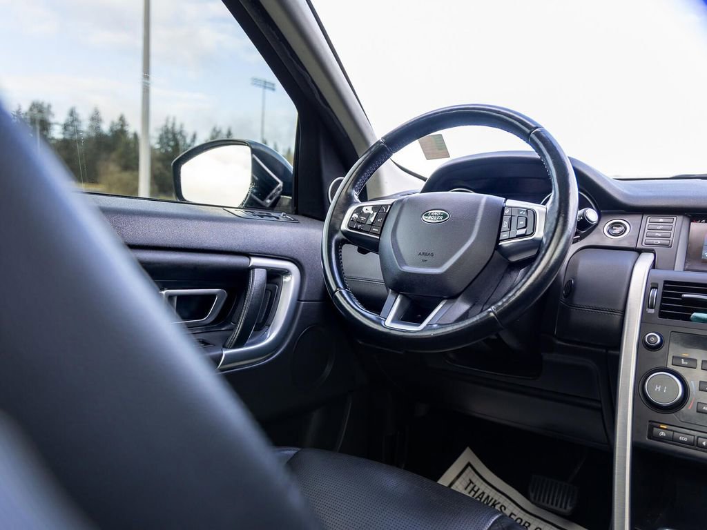 Used 2015 Land Rover Discovery Sport HSE AWD/4WD image 12