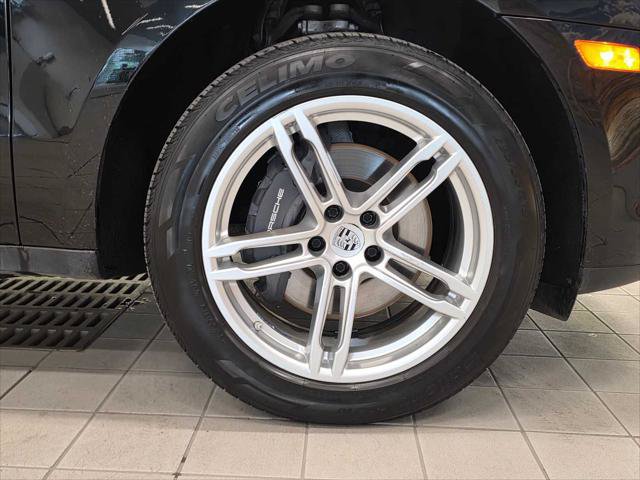 Used 2024 Porsche Macan AWD/4WD image 9
