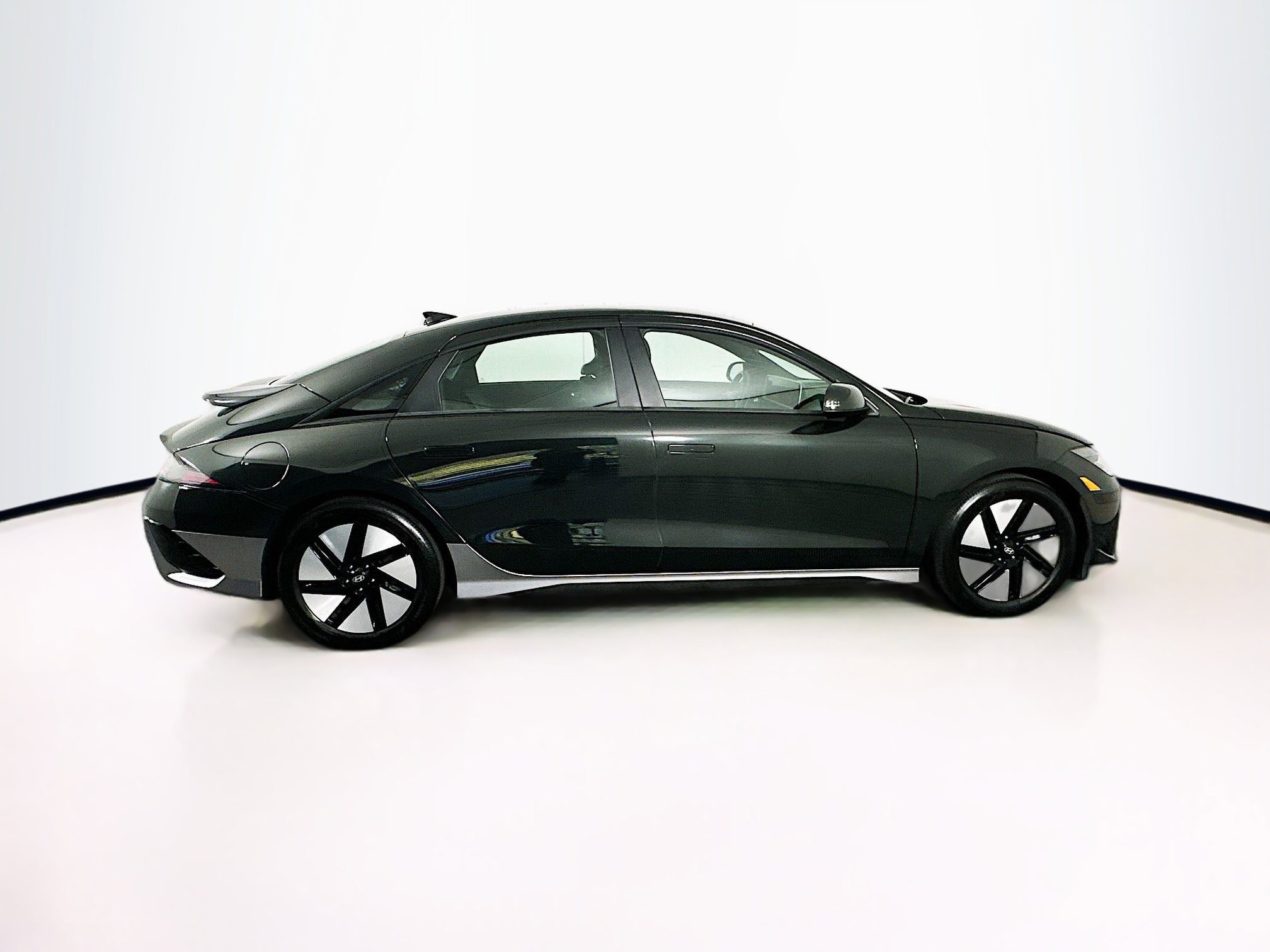 Used 2023 Hyundai Ioniq 6 SE w/ Cargo Package RWD image 10