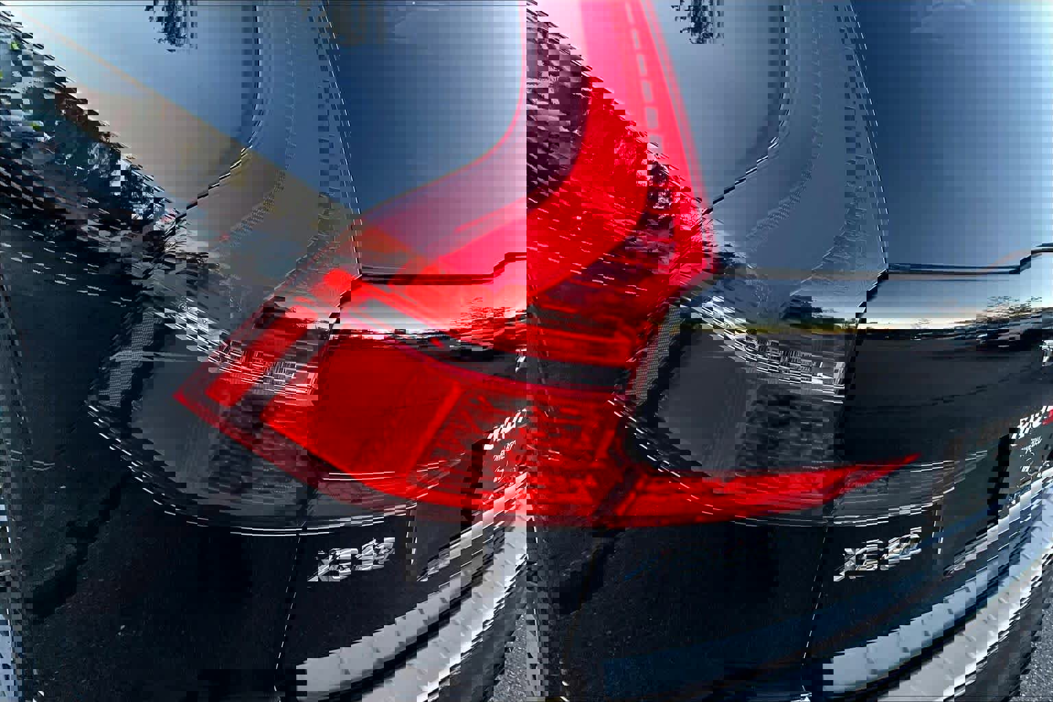 Certified 2024 Volvo XC60 B5 Plus w/ Protection Package Premier image 27