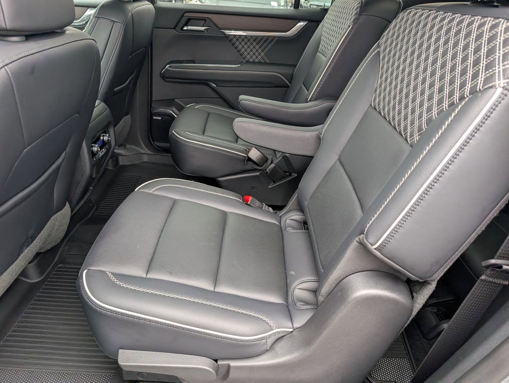 Used 2024 GMC Acadia Denali image 12