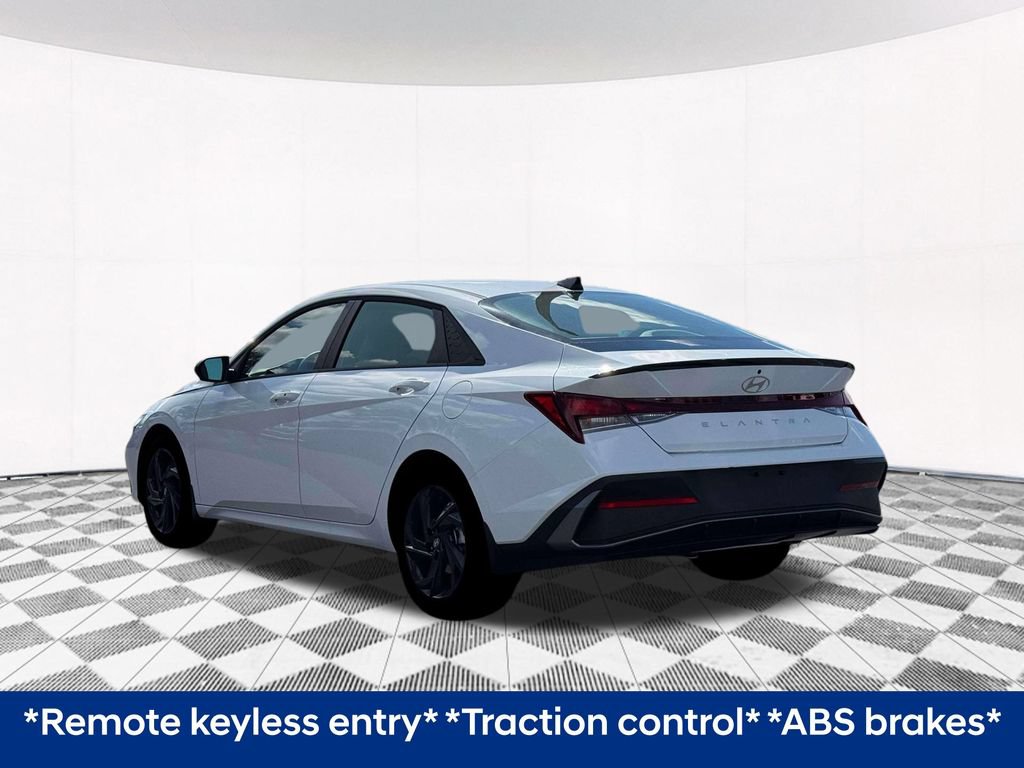 Used 2026 Hyundai Elantra Sport FWD image 7
