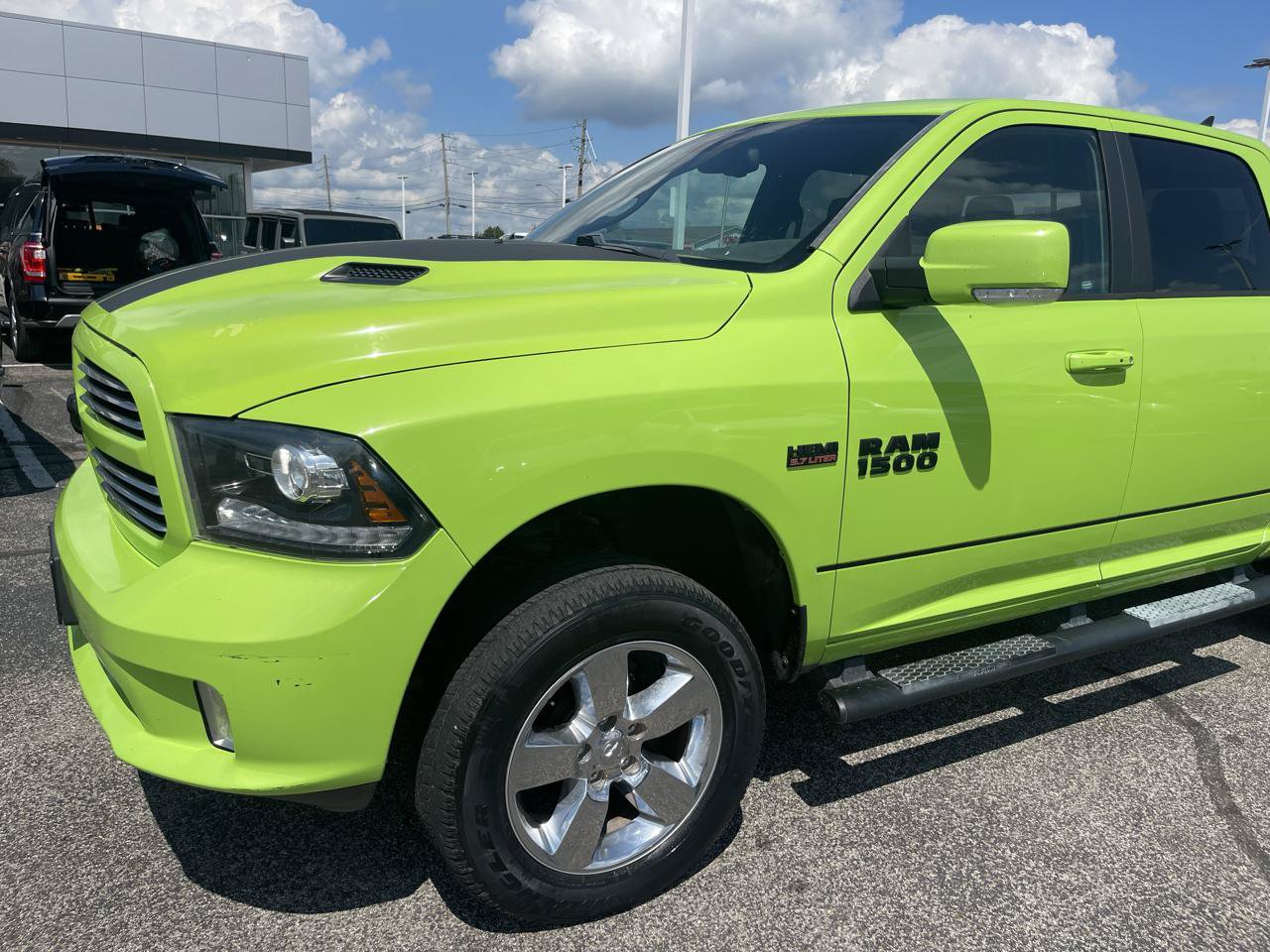 Used 2017 RAM 1500 Sport w/ Sublime Green Sport Package AWD/4WD image 12