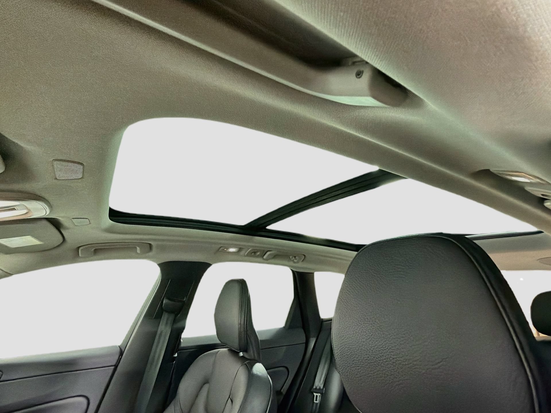 Certified 2023 Volvo XC60 B5 Plus w/ Protection Package Premier FWD image 23