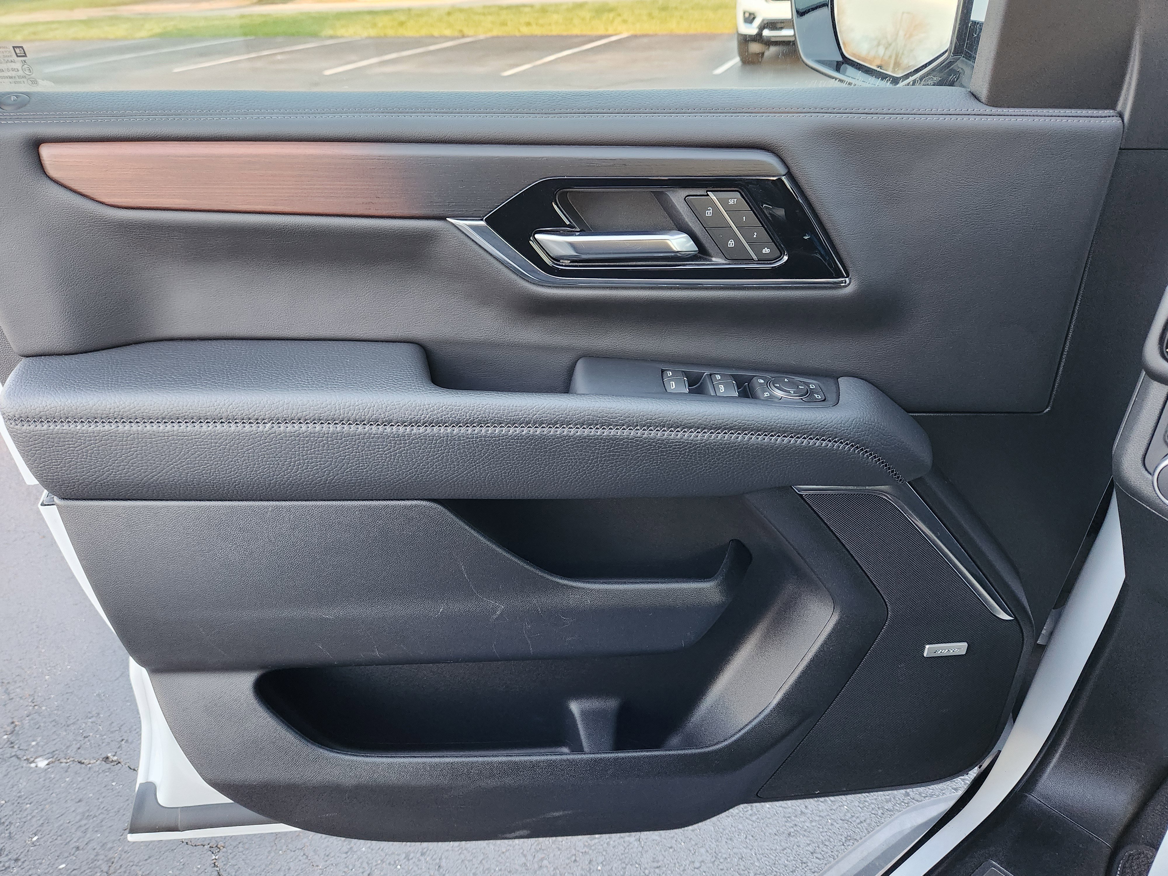 Used 2025 GMC Yukon XL Denali image 24