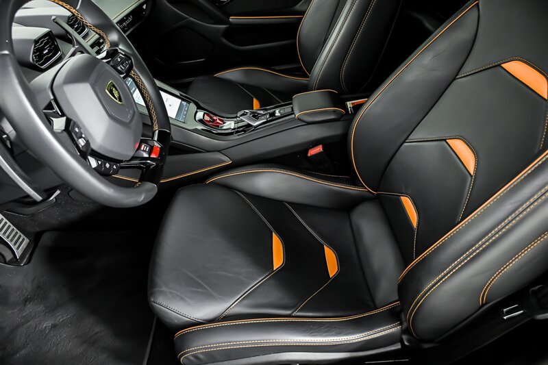 Used 2020 Lamborghini Huracan EVO RWD image 15