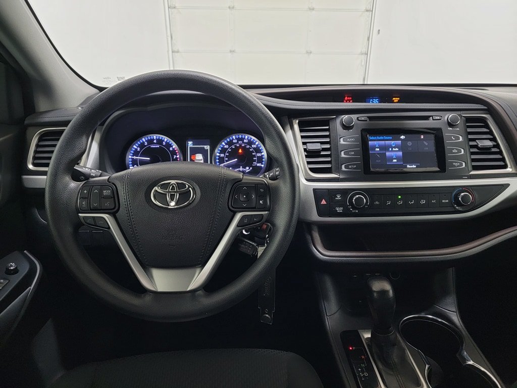 Used 2019 Toyota Highlander LE FWD image 12