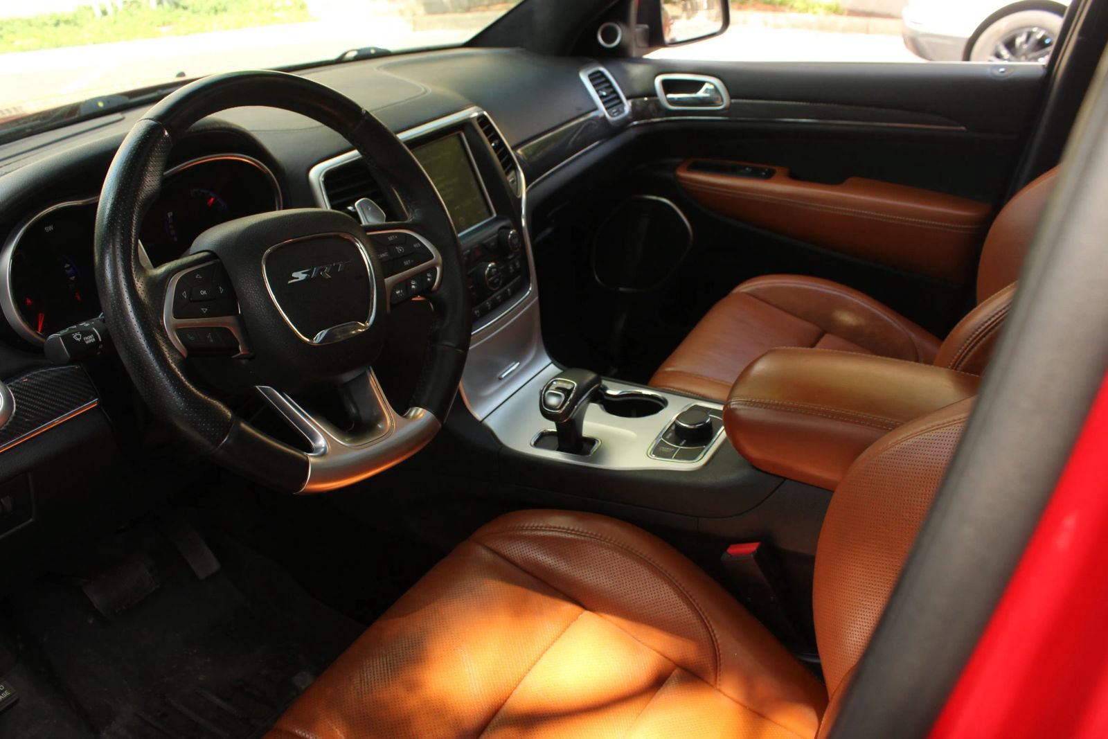 Used 2015 Jeep Grand Cherokee SRT w/ Luxury Group II AWD/4WD image 13