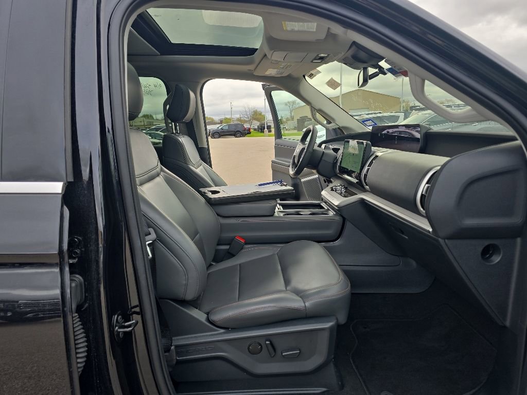 Used 2025 Ford Expedition Max Active AWD/4WD image 17