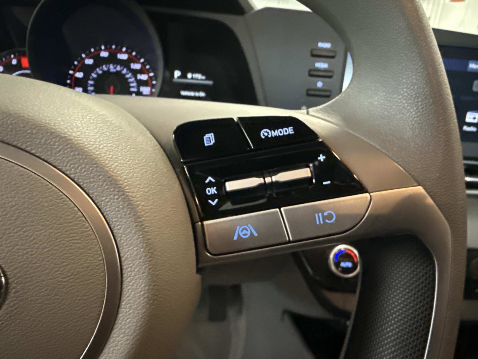 Used 2022 Hyundai Elantra SEL w/ Preferred Accessory Package image 26