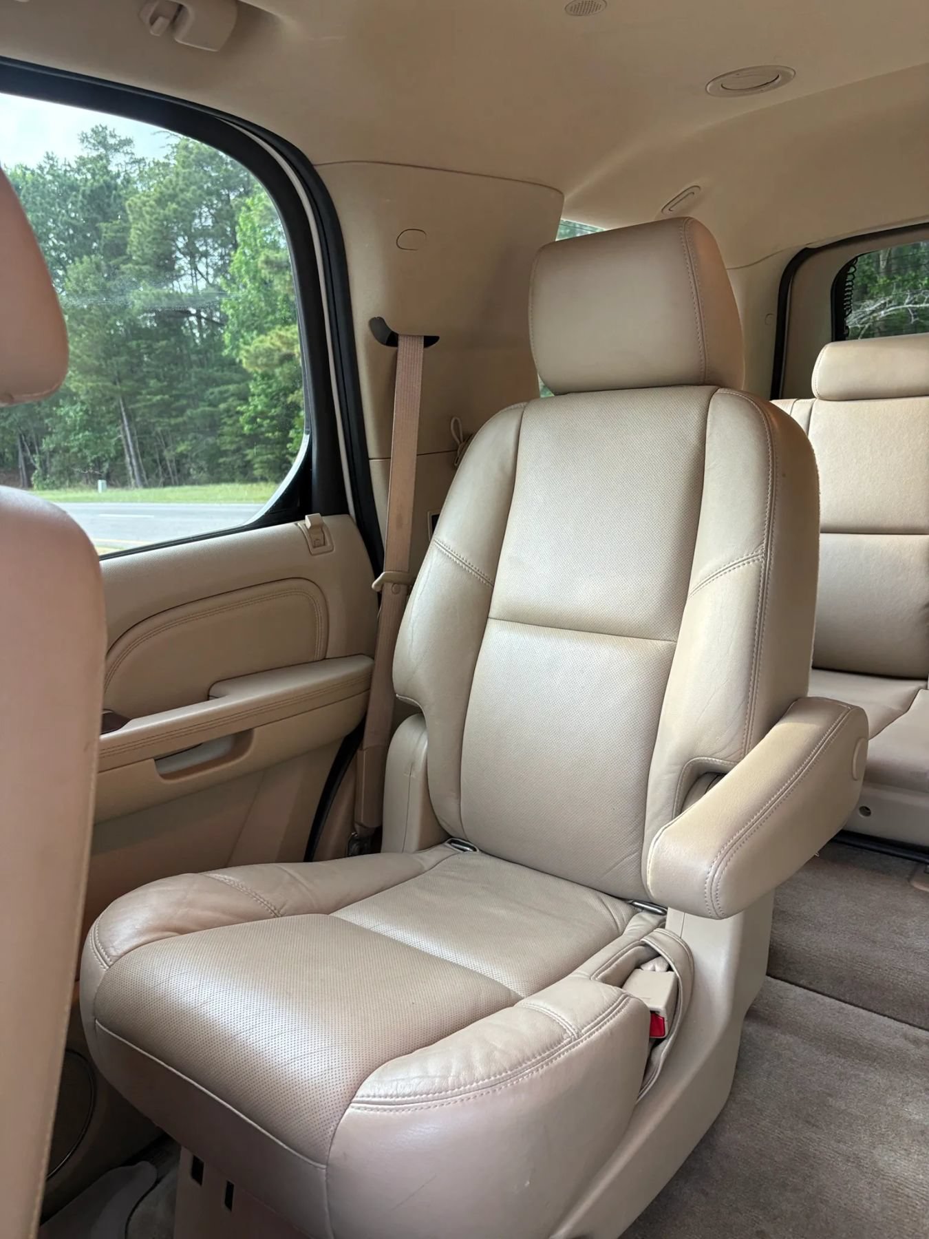 Used 2011 Cadillac Escalade Premium AWD/4WD image 48
