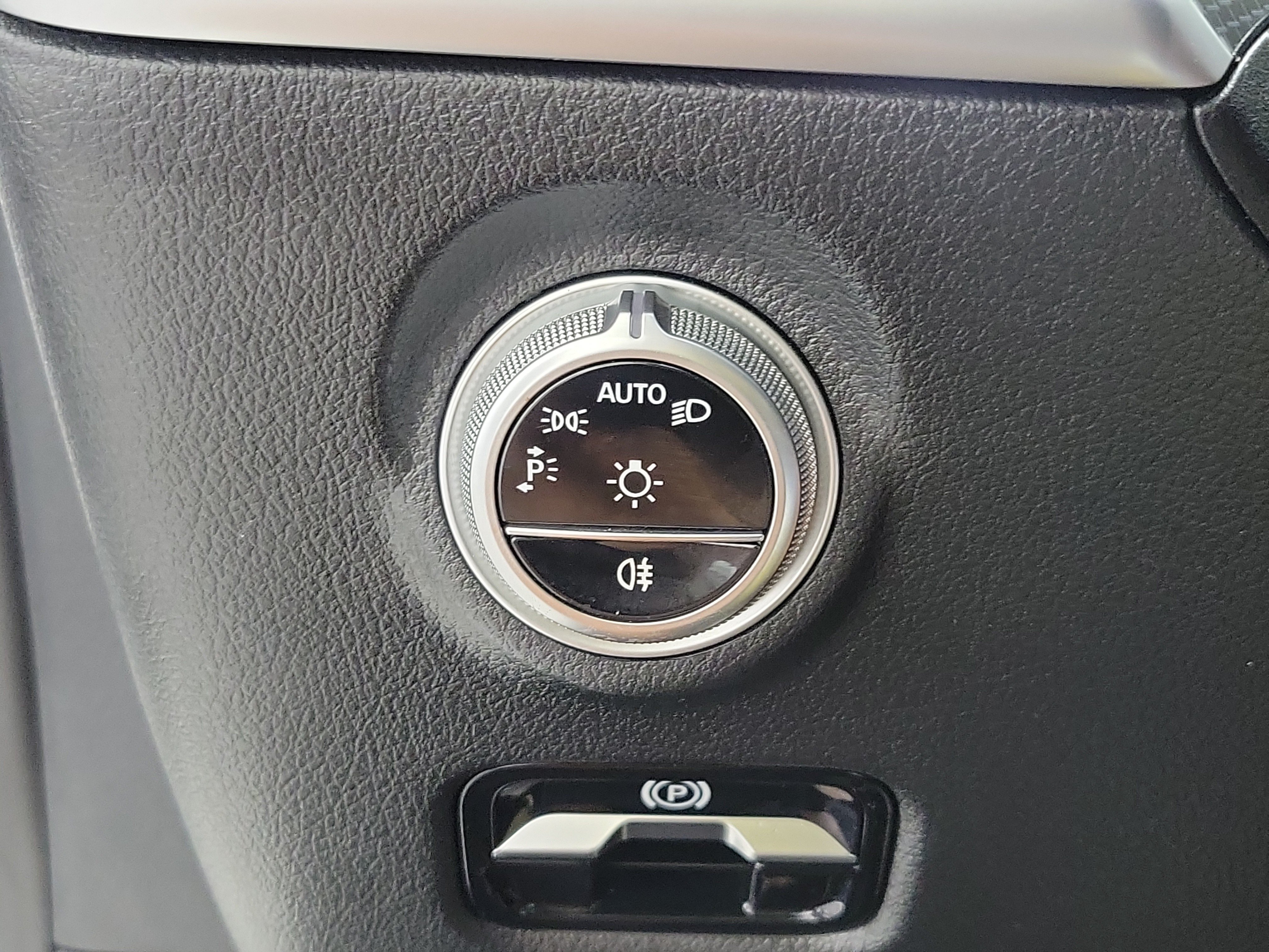 Used 2025 Mercedes-Benz C 300 Sedan image 23